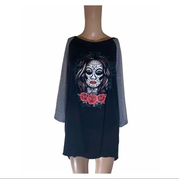 Torrid Black and Gray Long Sleeve Tee with Sugar Skull Design - Picture 4 of 7